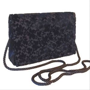 VTG Jaqueline Ferrar Black Floral Velvet Clutch W/ Cord Crossbody Strap